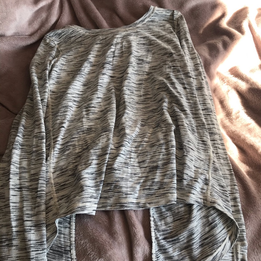 Tie back Lululemon shirt